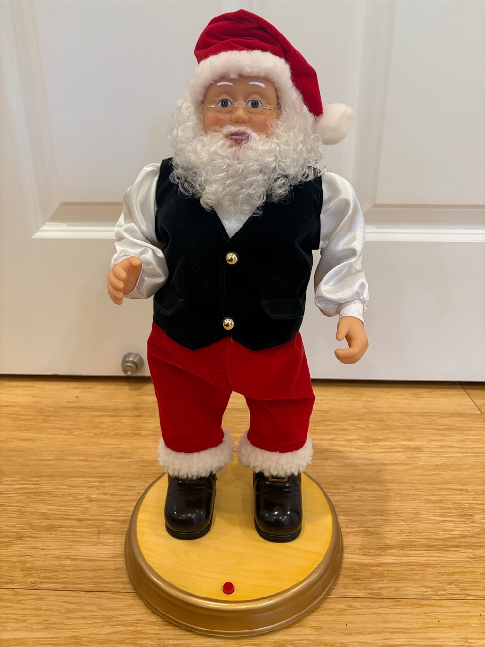 Vintage 1998 Gemmy Industries "Hip Swinging Santa" Animatronic Holiday Figure